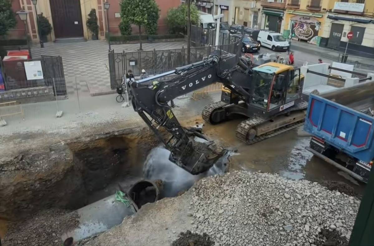 Semana accidentada en una Sevilla que está en obras de norte a sur: tres tuberías se rompen en apenas 24 horas