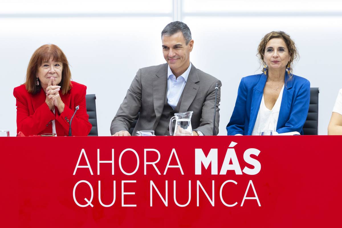 El PSOE se abre a ir en listas conjuntas con la izquierda para arrebatar la mayoría absoluta al PP en el Senado