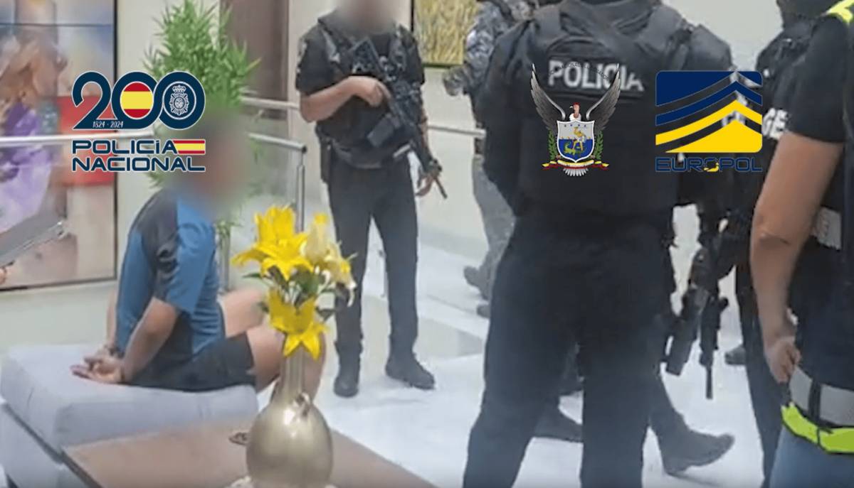 Momento de la detención de uno de los individuos implicados en la operación - Momento de la detención de uno de los individuos implicados en la operación