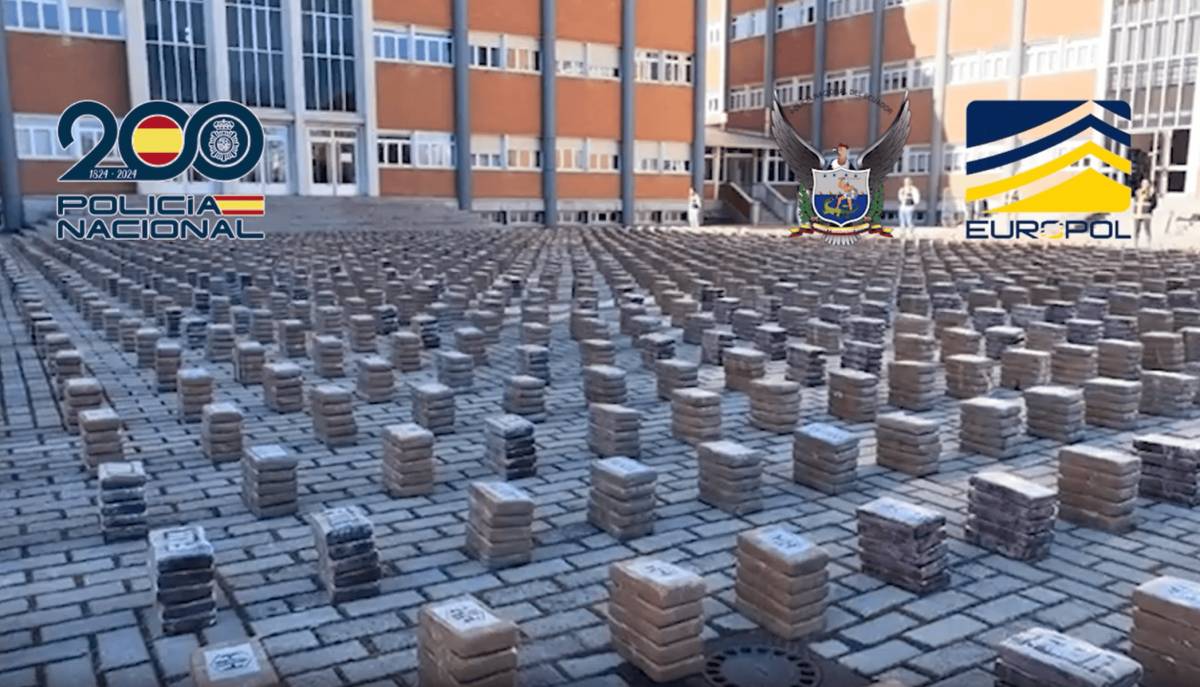 Un patio cubierto con toneladas de cocaína y plátanos como tapadera: cae una red con punto de partida en Algeciras