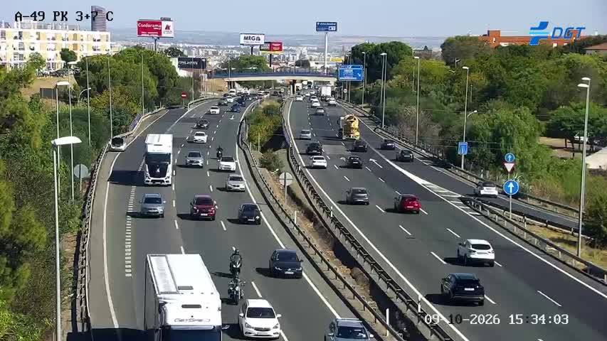 La operación salida empieza a notarse en las carreteras de Sevilla hacia Cádiz y Huelva