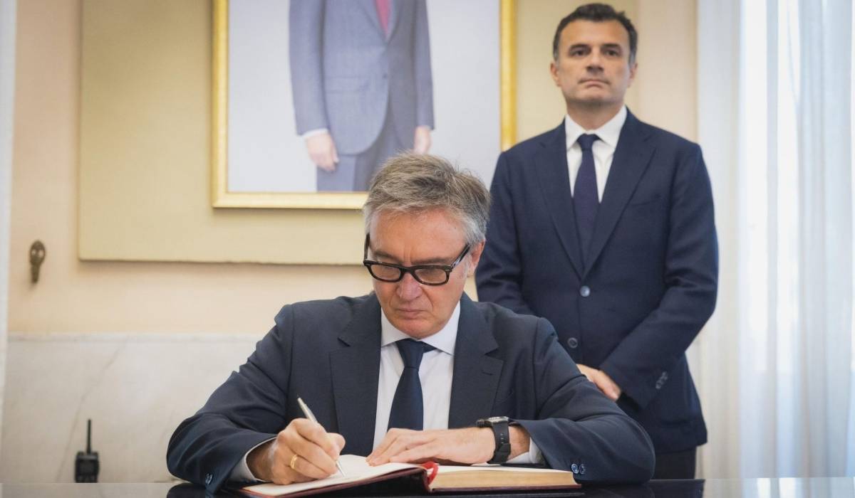 Gavira se compromete en Cádiz a relanzar la Ciudad de la Justicia: 
