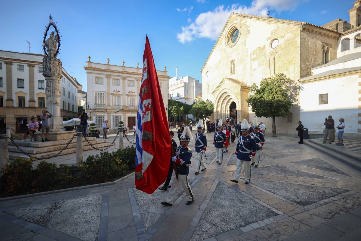 Así ha sido el traslado del Pendón a San Dionisio: una tradición que vuelve a pasar inadvertida en Jerez