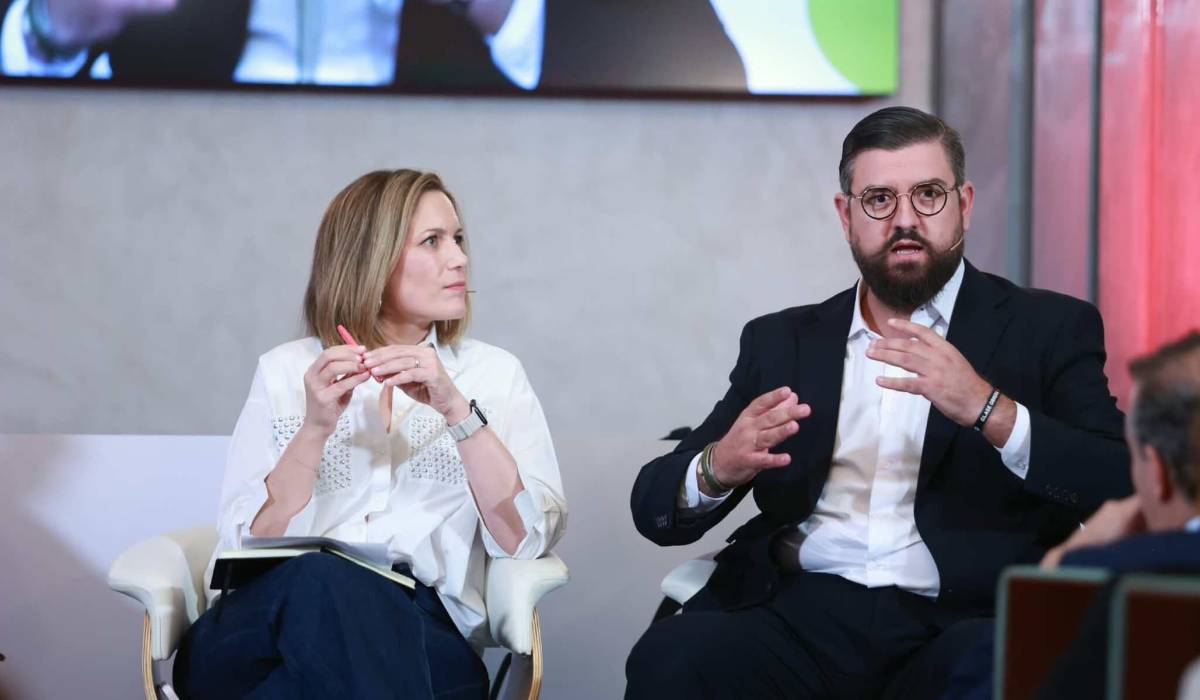 Memoria, bulos y humor: Silvia Intxaurrondo y Manu Sánchez ponen el pensamiento crítico sobre la mesa en Sevilla
