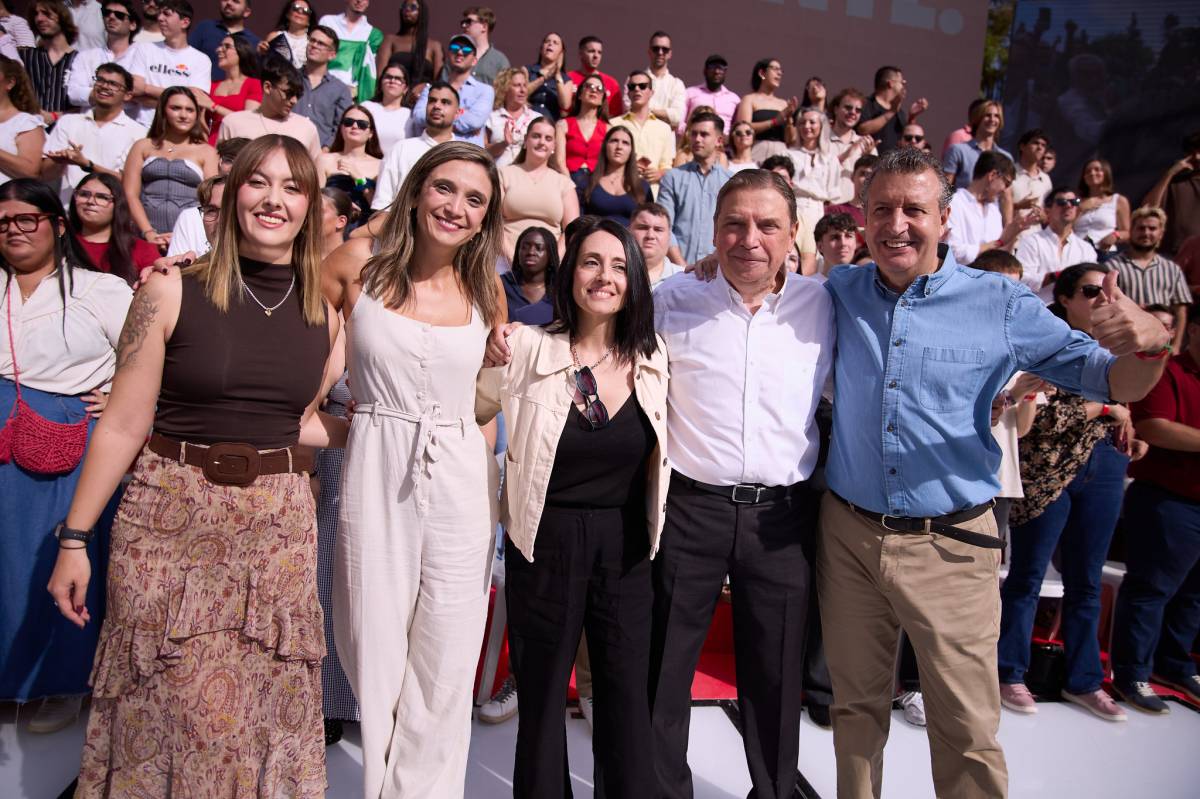 Foto de familia con destacados socialistas de Andalucía.