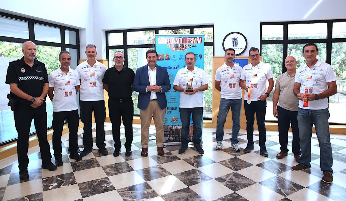 Del uniforme de policía al maillot, pedaleando por Jerez: Sherrypol, entre los cinco mejores equipos de España