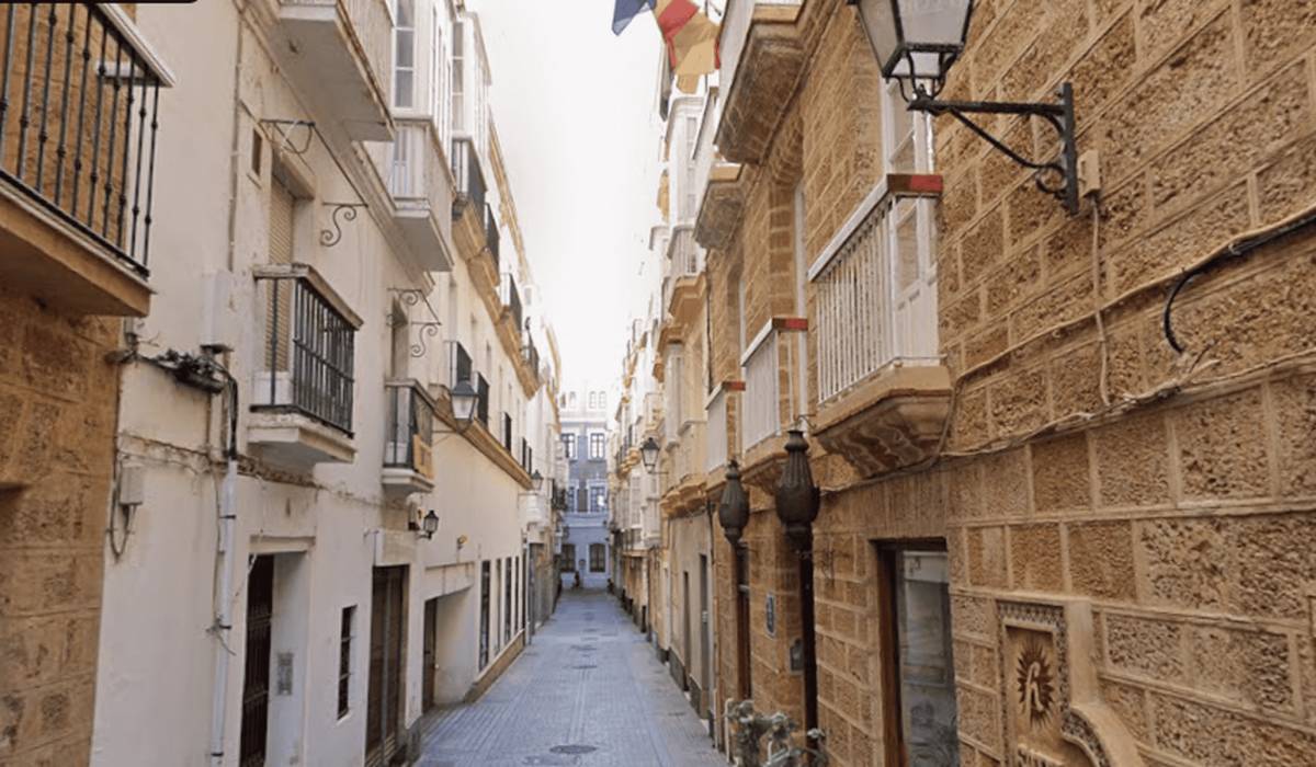 La Navidad marca el calendario de obras en la calle General Luque de Cádiz