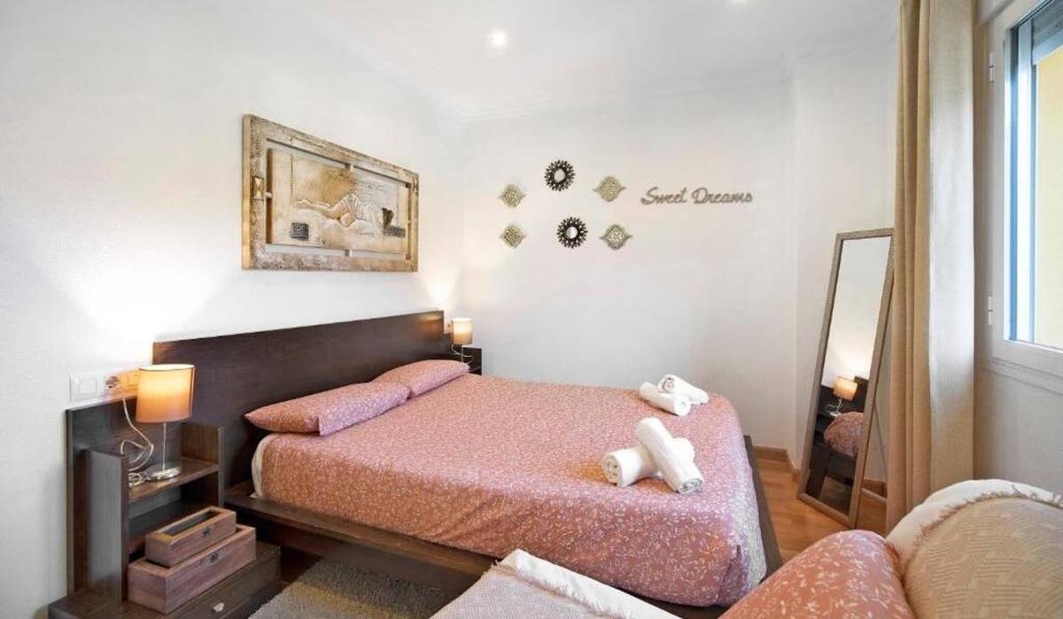 Dormitorio de matrimonio de Villa Viruta, la casa que Trapote y Víctor Janeiro alquilan - Dormitorio de matrimonio de Villa Viruta, la casa que Trapote y Víctor Janeiro alquilan