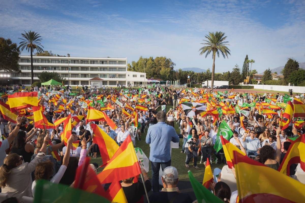 Aspecto del mitin de Vox en Estepona.