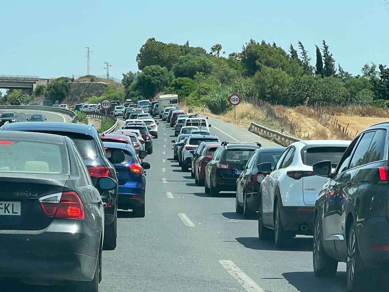 Guía para conducir por la provincia de Cádiz en el inicio del verano: estado de la AP-4, A-4 y resto de carreteras, consejos de DGT...