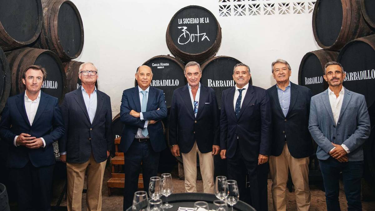 Foto de grupo de los asisntentes al acto.