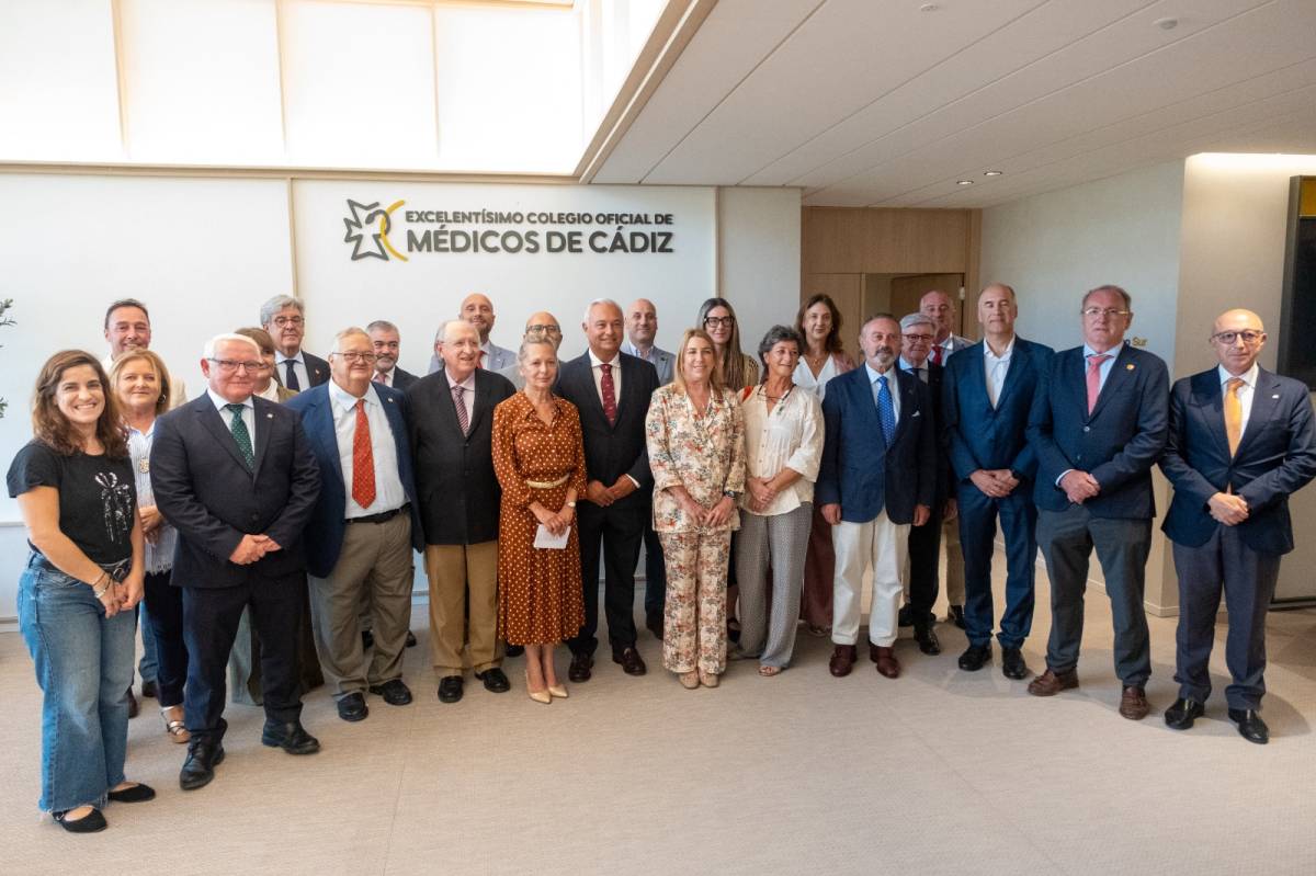 Otra foto de familia de la junta directiva. - Otra foto de familia de la junta directiva.