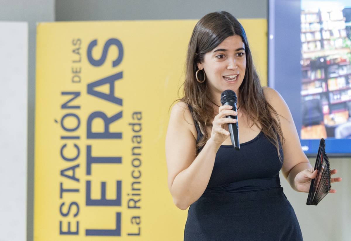 May R. Ayamonte recuerda cómo la lectura la protegió del acoso: 