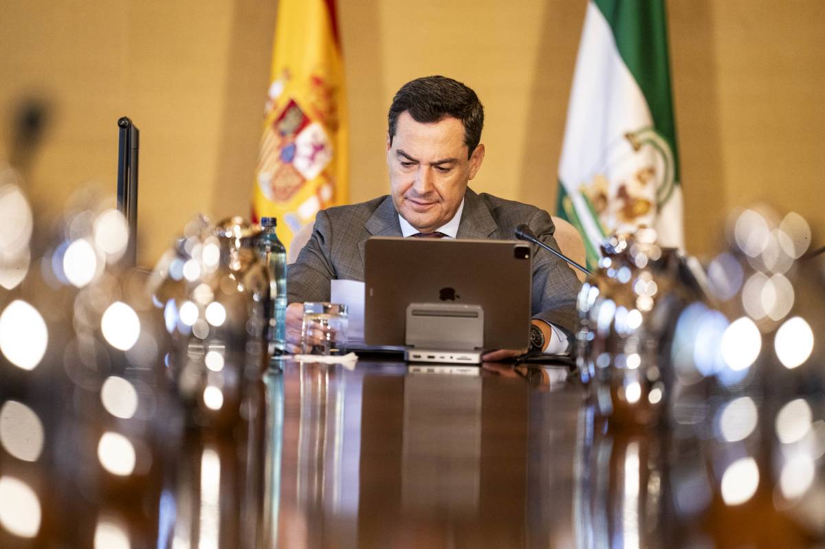 Juanma Moreno 'sentencia' a Landaluce públicamente: la moción de censura se presentará "de forma inmediata" contra el ya ex-'barón' comarcal