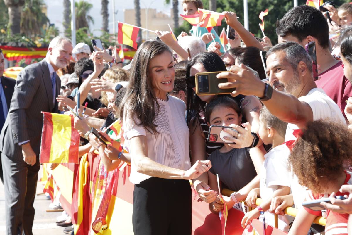 Los reyes se dan otro baño de masas en Melilla dos décadas después de la última visita 'real'
