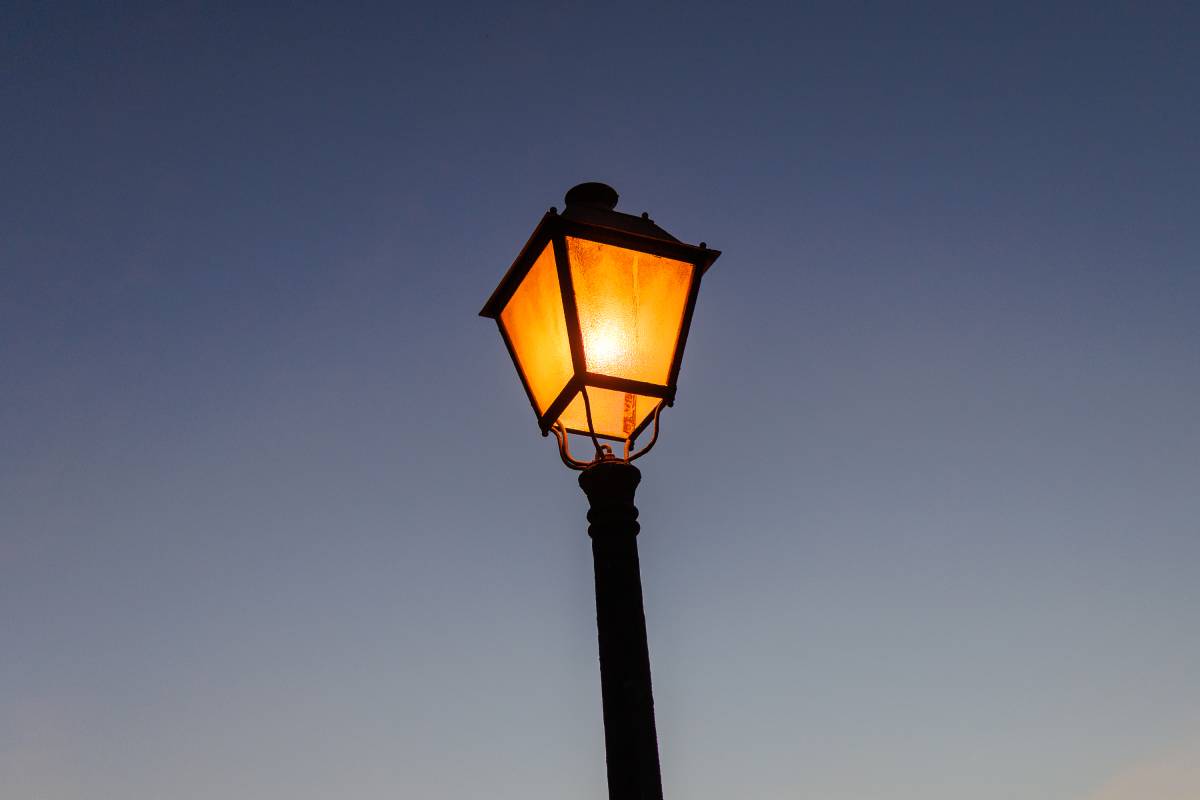 Precio de la luz hoy, jueves 15 de octubre: este es el único momento del día para ahorrar