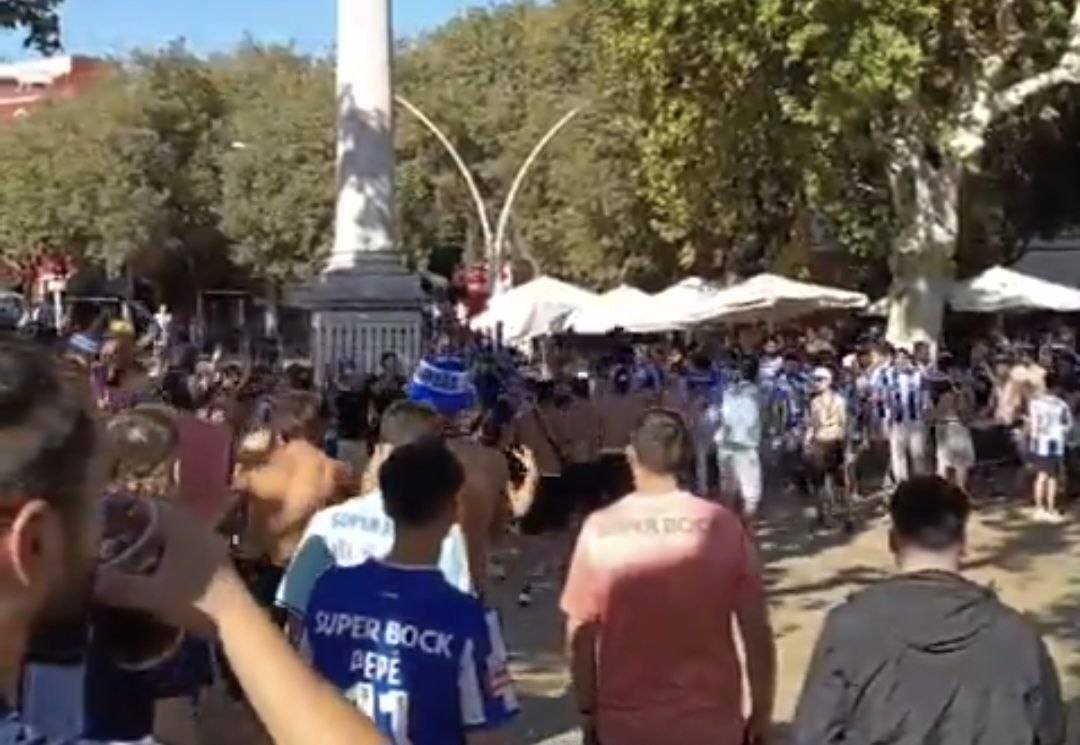 Aficionados del Oporto destrozan un bar de la Alameda y agreden a un trabajador tras dejar consumiciones sin pagar