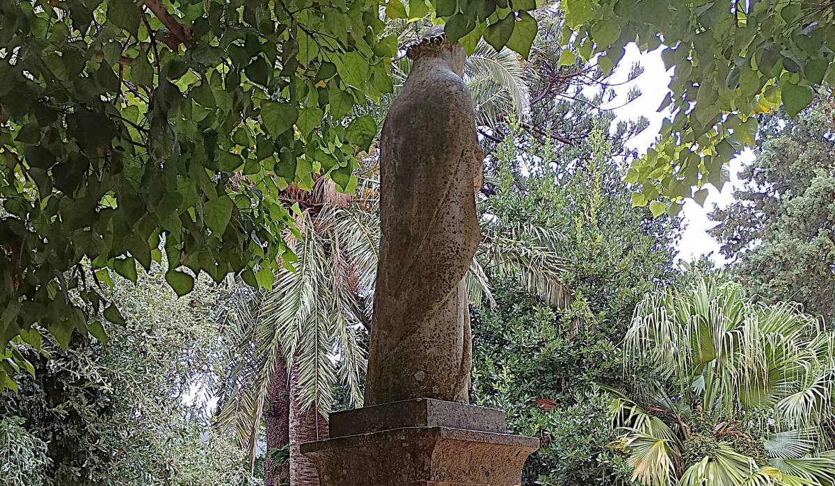 Escultura de Santa Rosa de Lima, vista angular trasera derecha - Escultura de Santa Rosa de Lima, vista angular trasera derecha