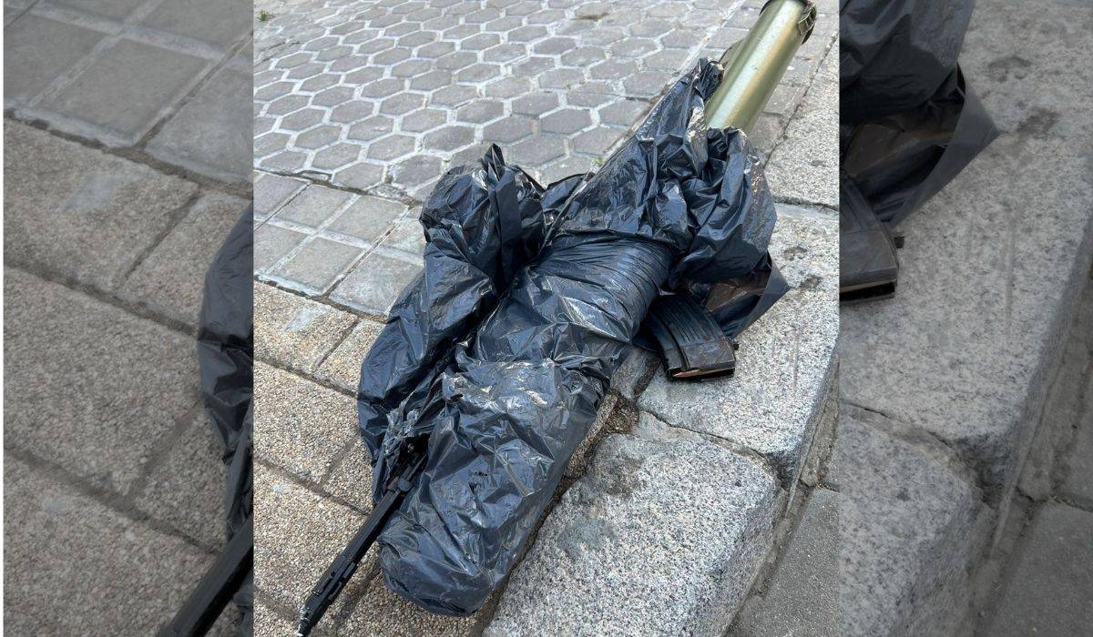 Halladas presuntas armas de guerra tiradas en una bolsa de basura en el barrio sevillano de Tiro de Línea: la Policía niega un tiroteo previo