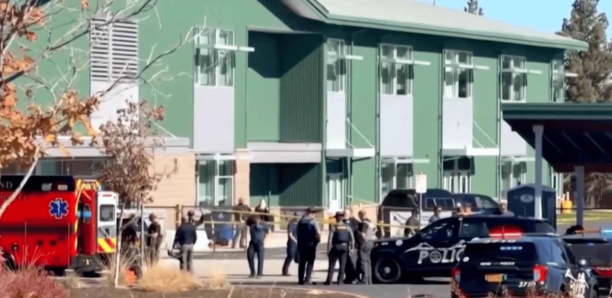 Un joven de 16 años, abatido tras matar a tiros a una maestra y tres alumnos en un colegio de Estados Unidos