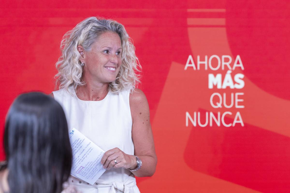Dimite la portavoz del PSOE Montse Mínguez, a cuya pareja se le achacan 30 viviendas