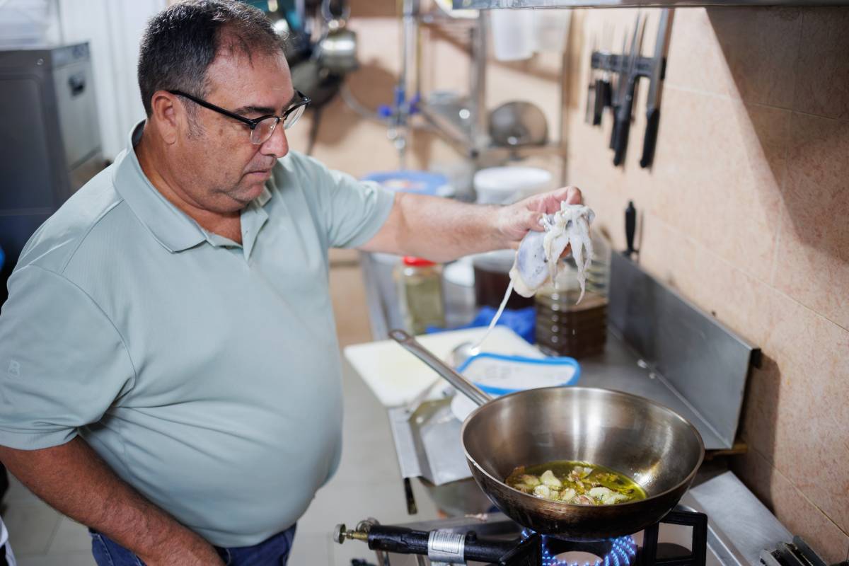 Entre chocos y almejas con los Milescosas, la última familia que vivió de los corrales de Rota