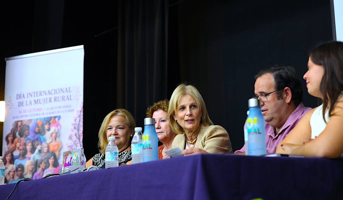 Mesa por el Día Internacional de la Mujer Rural, con la alcaldesa presidiendo - Mesa por el Día Internacional de la Mujer Rural, con la alcaldesa presidiendo