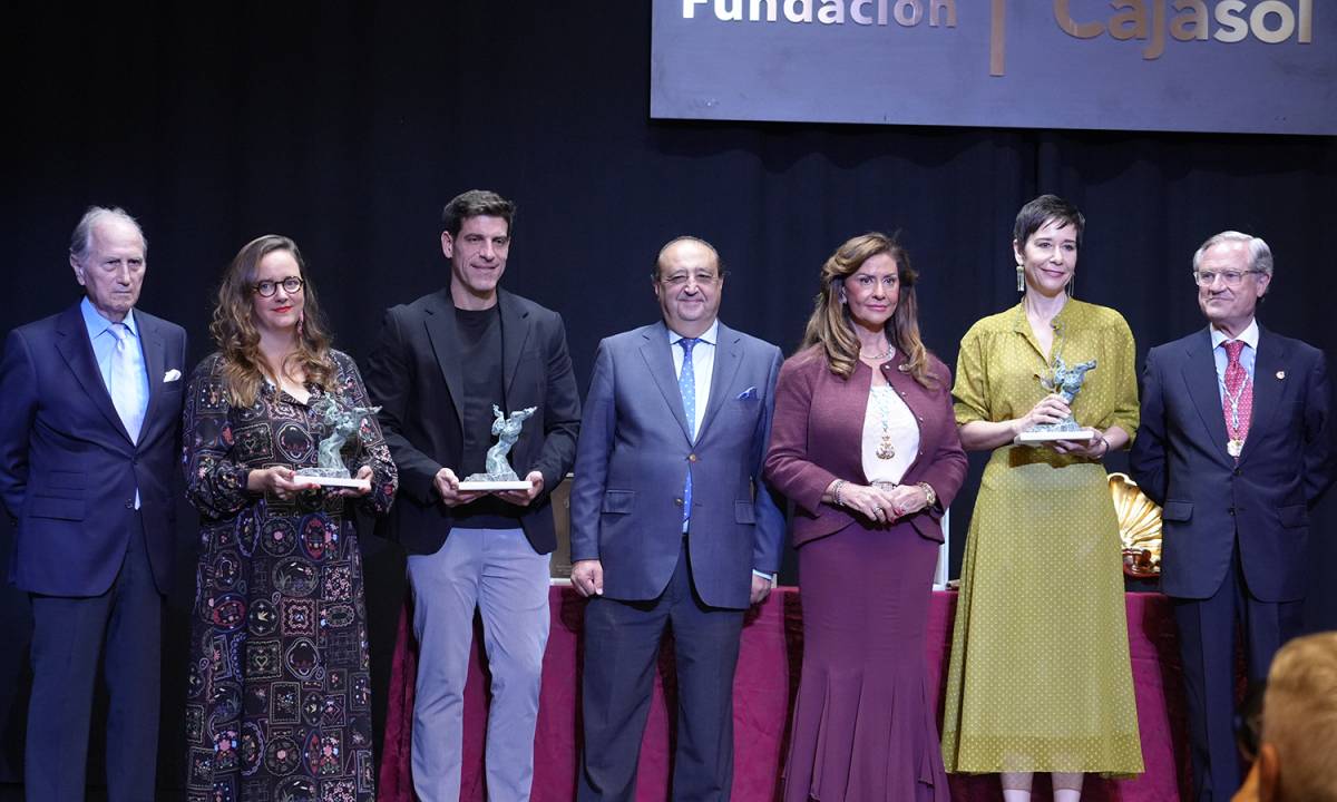La Academia San Dionisio reconoce la ciencia, el arte y las letras de Esther Berrocoso, Eduardo Millán y Sara Herrera