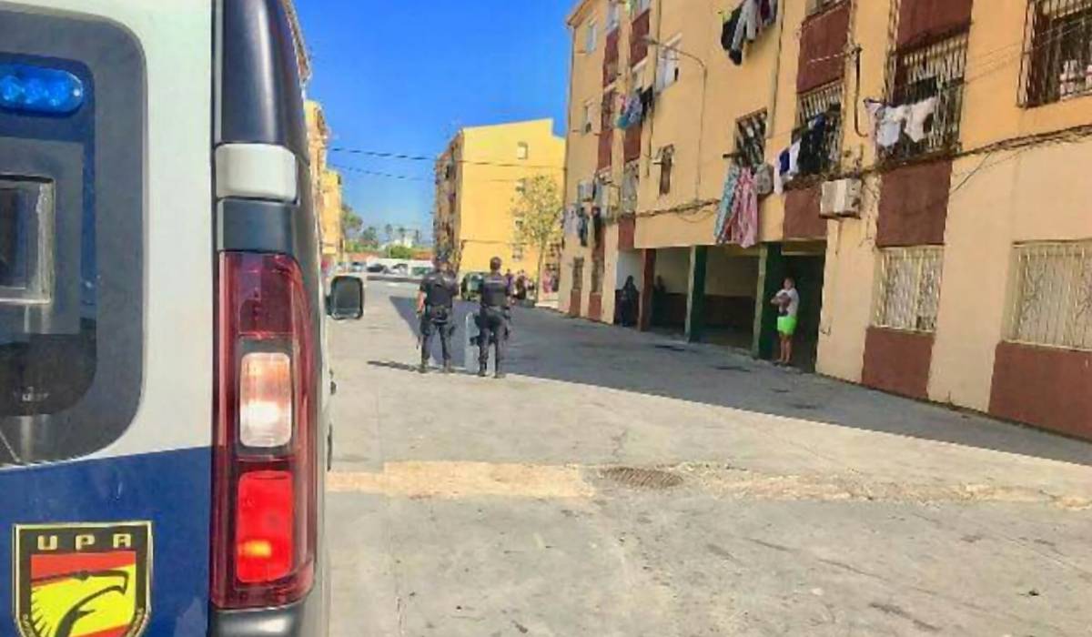 Muere un hombre tras un altercado con disparos y arma blanca en La Línea