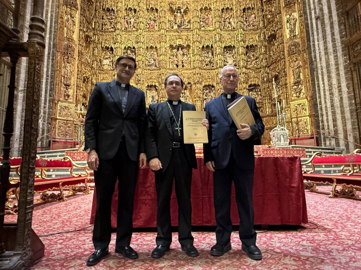 La Catedral de Sevilla homenajea a Herminio González tras 39 años al frente de su música sacra