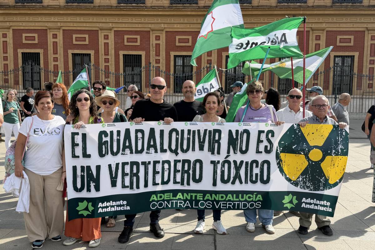 Miles de personas, contra los vertidos mineros en el Guadalquivir: "No queremos que sea una alcantarilla a cielo abierto"