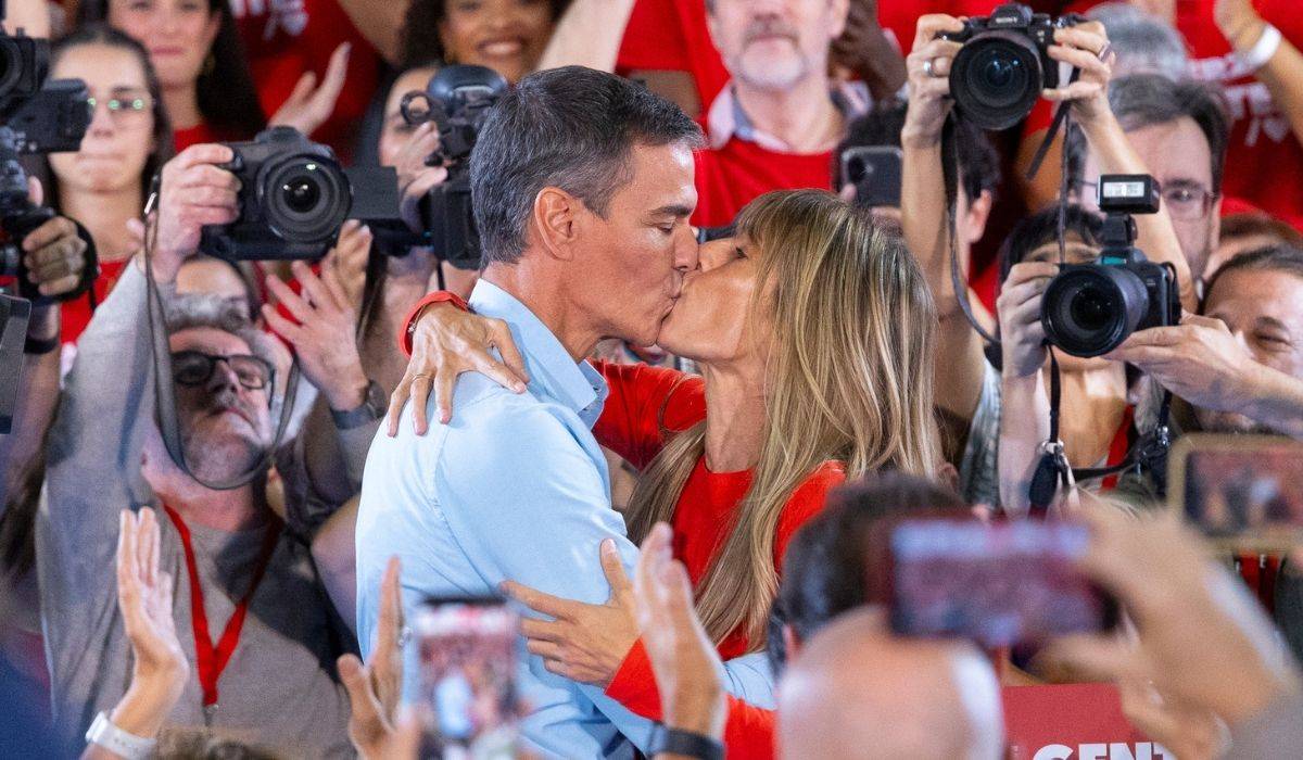 Pedro Sánchez estrena la precampaña entre bailes, abrazos y declaraciones de amor: 