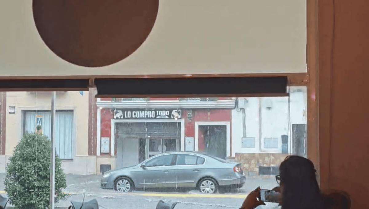 La tromba de agua en Las Cabezas de San Juan: 20 litros en 20 minutos dejan un mar de destrozos