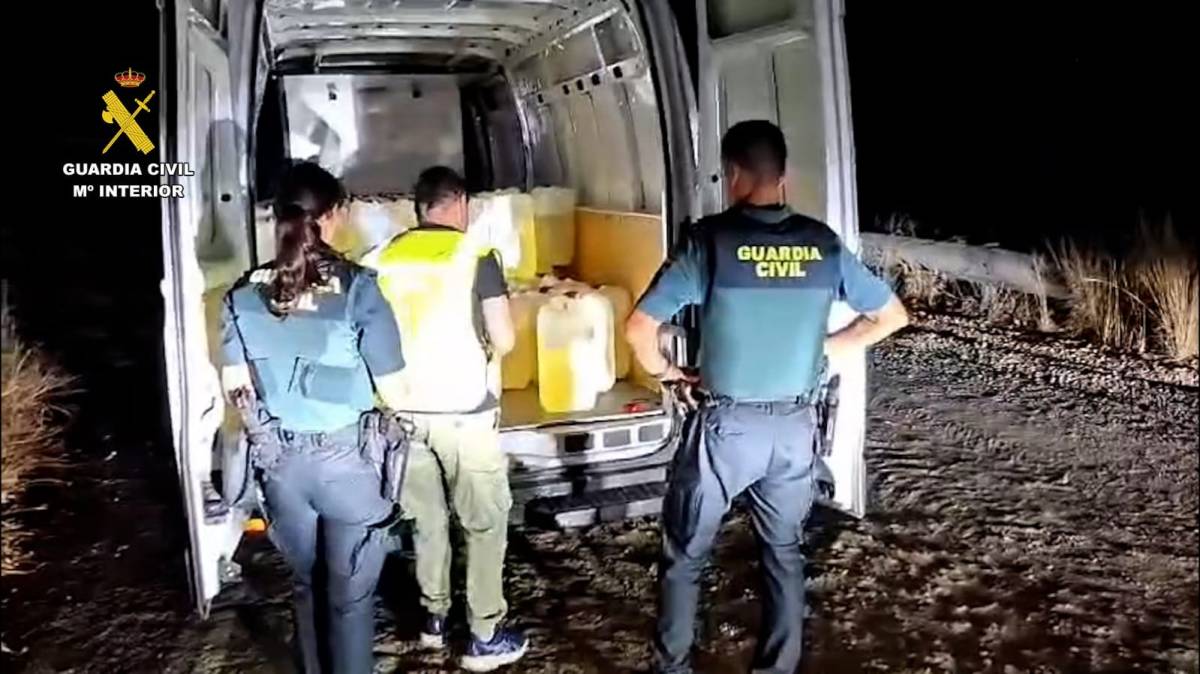 Una 'bomba' sobre ruedas por la A-4: una furgoneta, a toda velocidad con 3.500 litros de gasolina para las narcolanchas