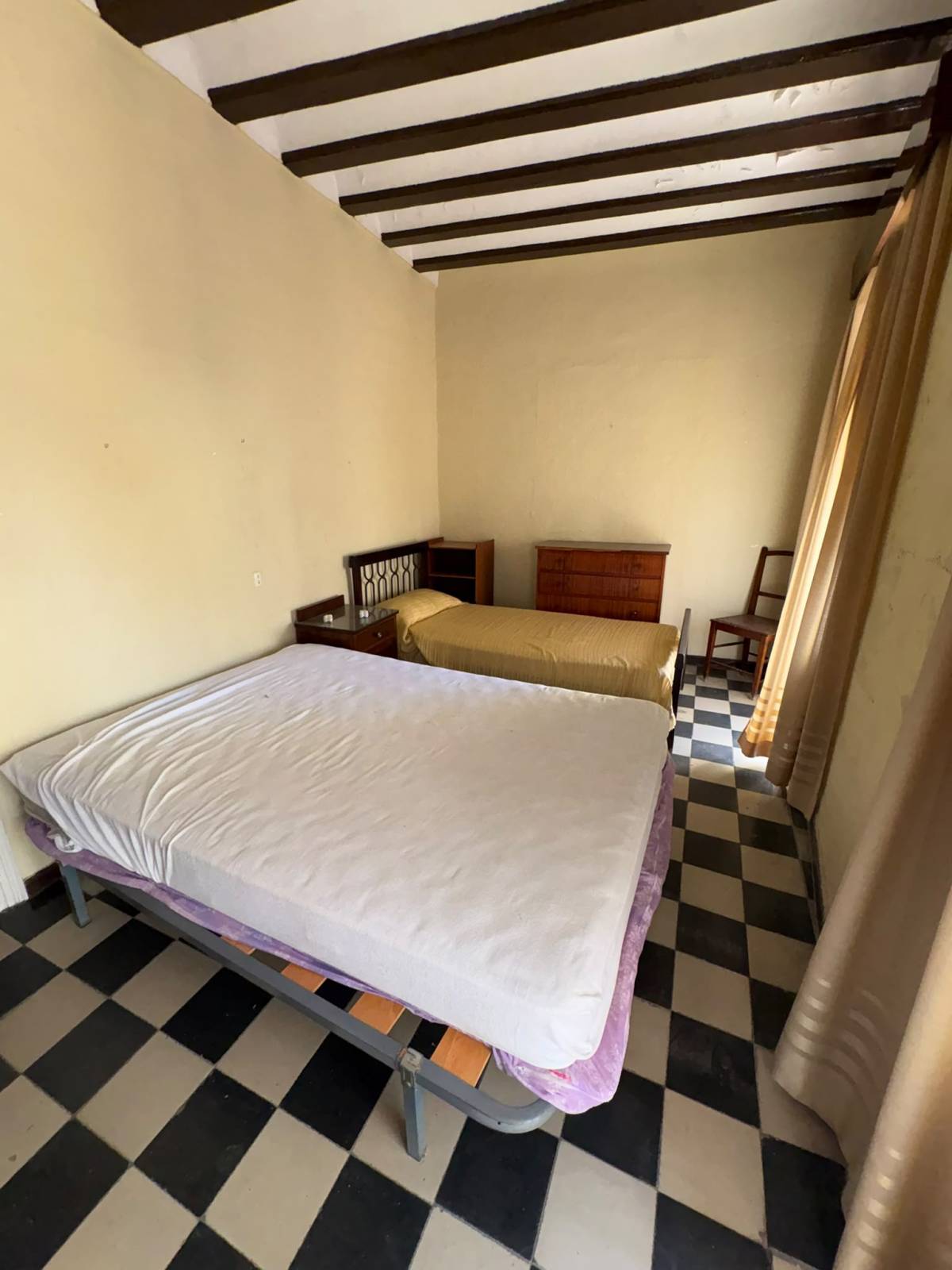 Una habitación del edificio en venta. - Una habitación del edificio en venta.