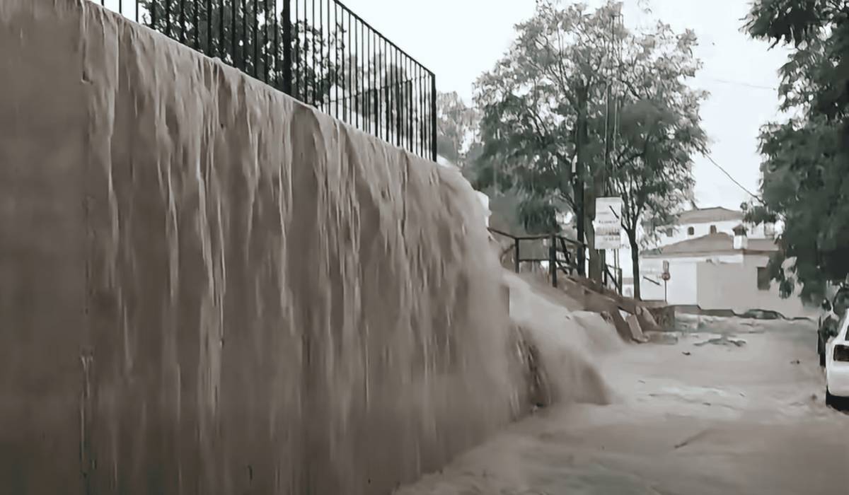 La dana Adam deja su huella en Arcos: calles intransitables, muros derrumbados y un pabellón inundado