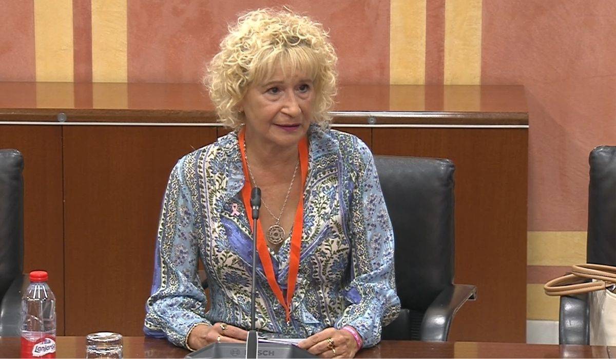 Amama denuncia en el Parlamento que una mujer se hizo el cribado en febrero y no se le diagnóstico hasta junio un cáncer de mama