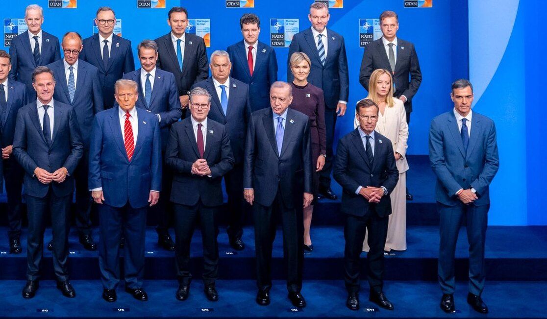 La foto de los líderes en la Cumbre de la OTAN, con Sánchez algo apartado. - 