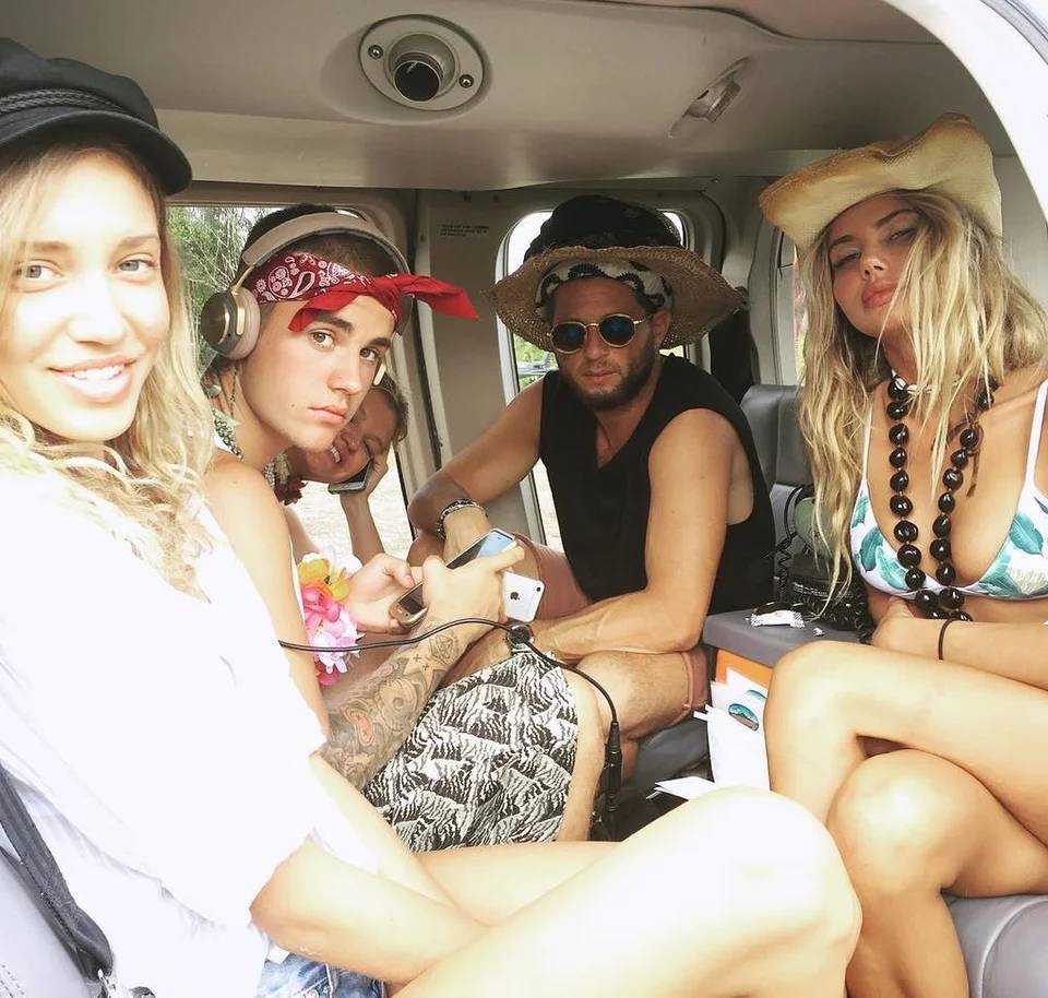 Justin Bieber con Sahara Rey, al lado derecho de la imagen. - Justin Bieber con Sahara Rey, al lado derecho de la imagen.