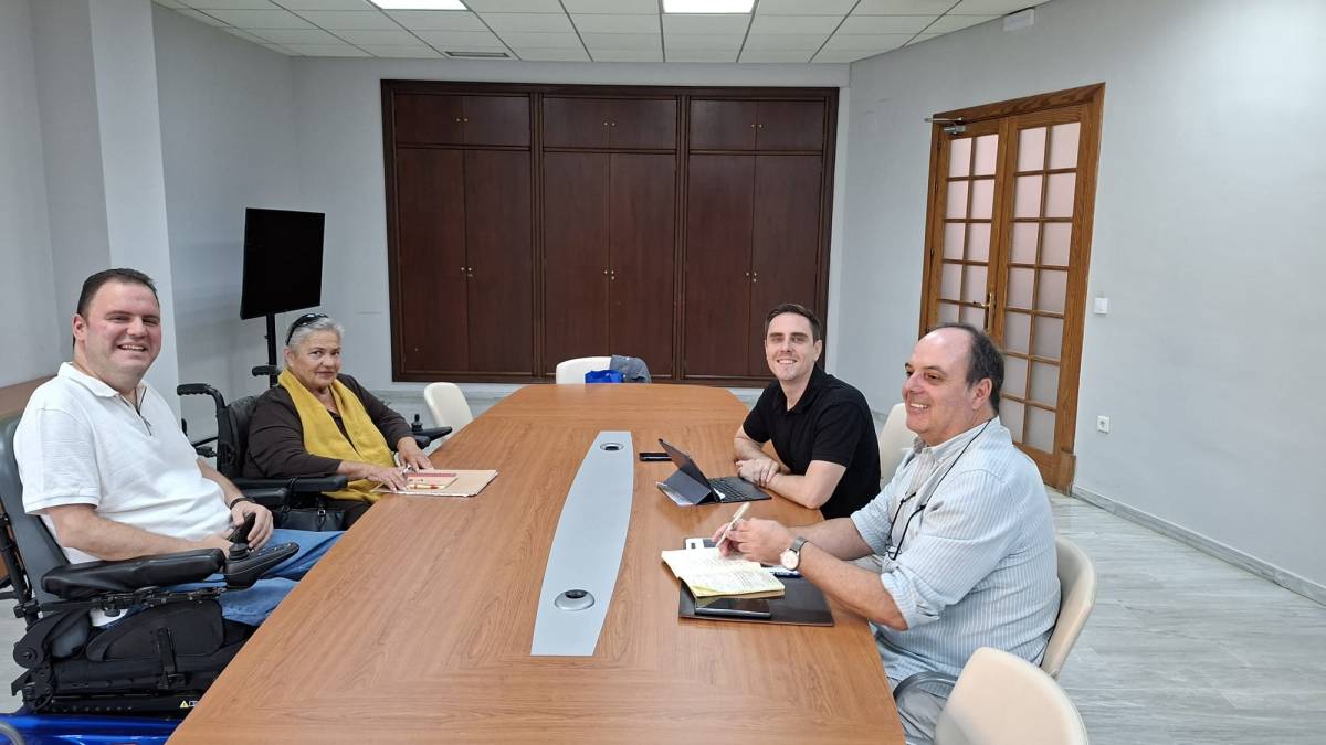 Un momento de la reunión con Adifi. - Un momento de la reunión con Adifi.