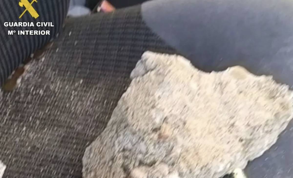 Un padre de 42 años, en estado crítico tras la pedrada a su coche desde un puente en la AP-41 por un menor