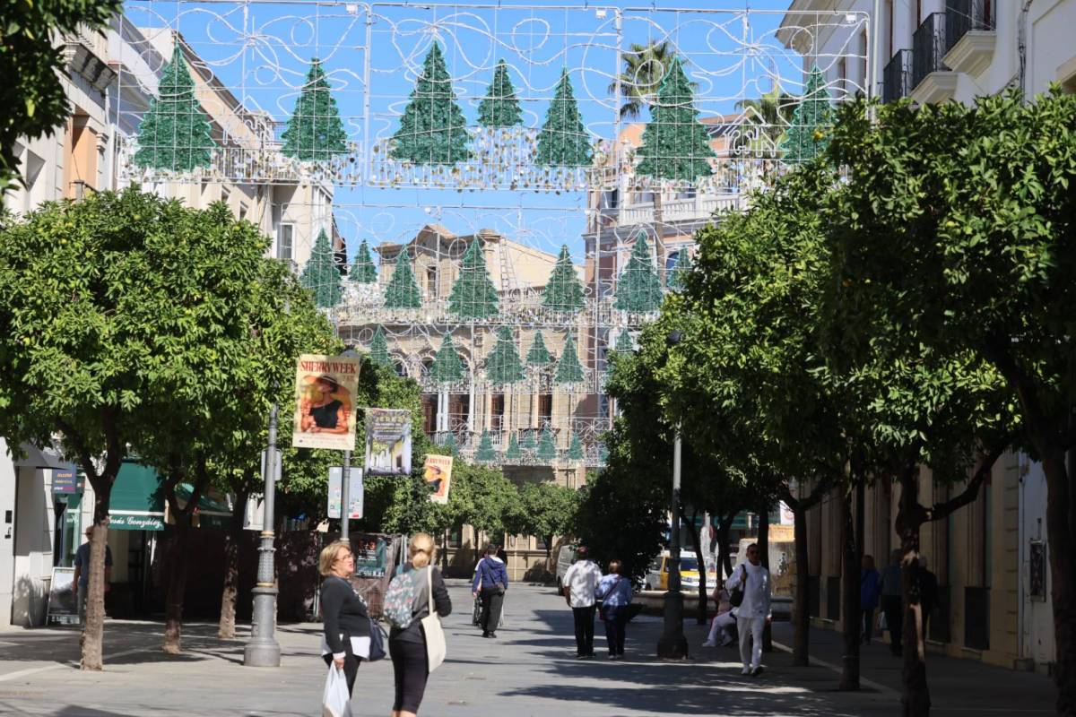 Así es el alumbrado de Navidad de Jerez, que ya se puede ver en la calle Larga