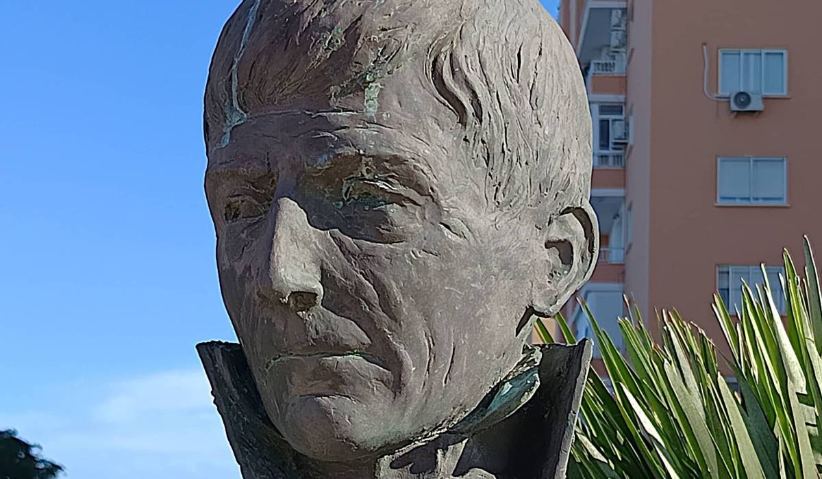 Escultura de Diego de Alvear, detalle rostro. - Escultura de Diego de Alvear, detalle rostro.