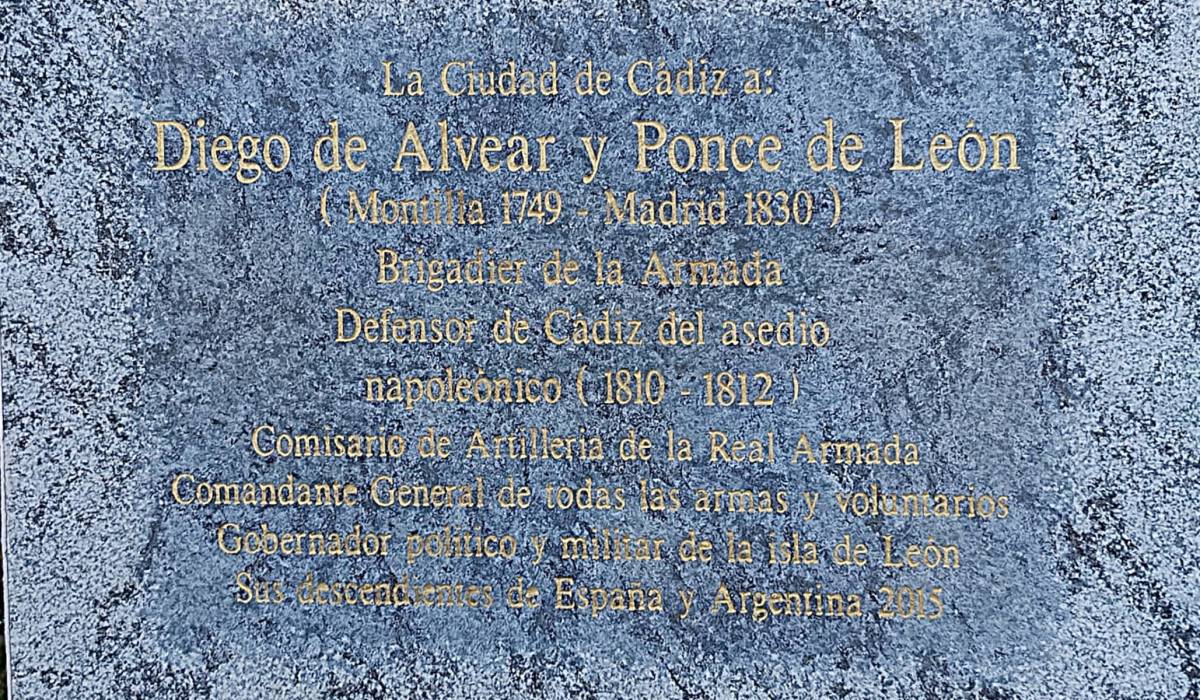 Monumento Diego de Alvear, leyenda conmemorativa. - Monumento Diego de Alvear, leyenda conmemorativa.
