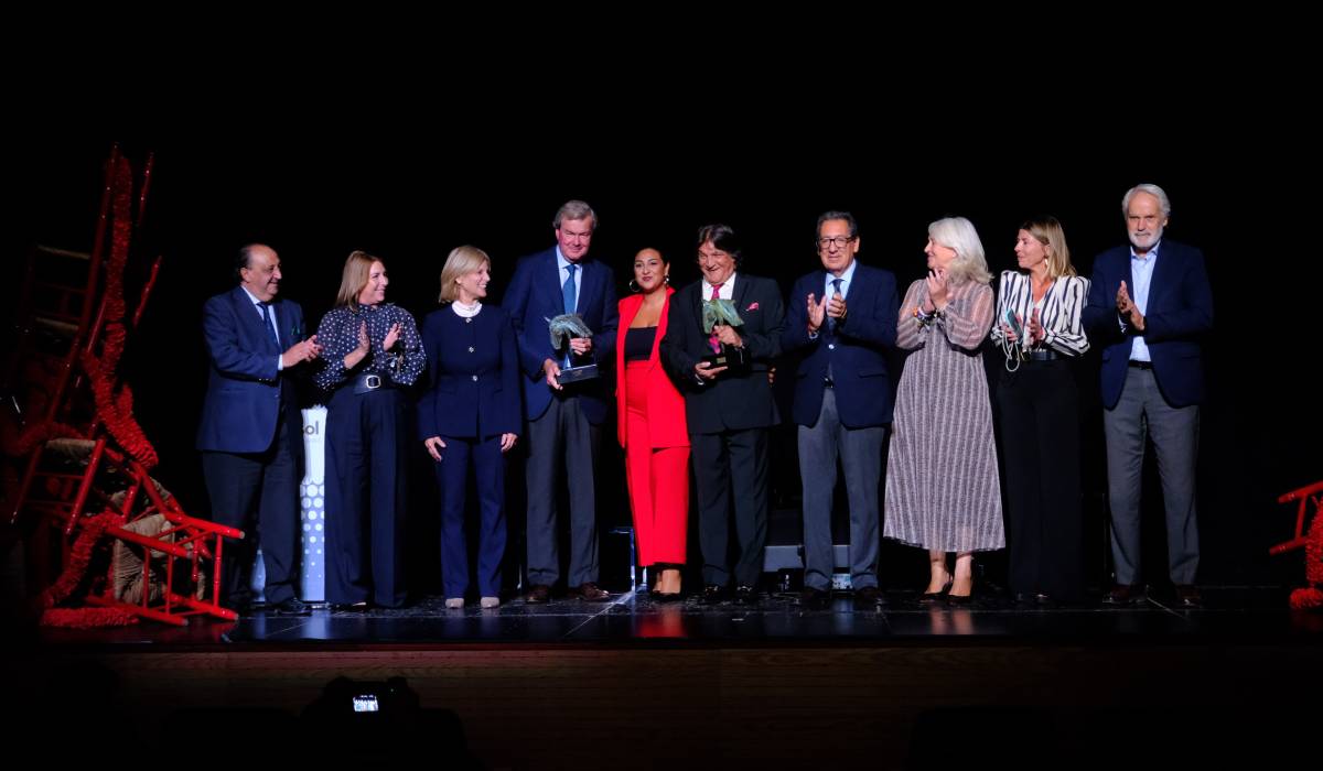 Jerez brinda por sus raíces: Premios Tradición para Fermín Bohórquez y Vicente Soto Sordera