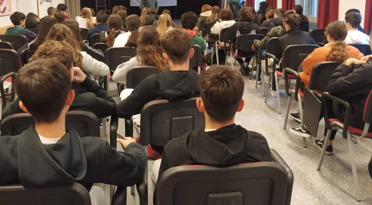 Dani, un alumno de 17 años con discapacidad de Grazalema, no va a clase porque la Junta le deniega el transporte escolar