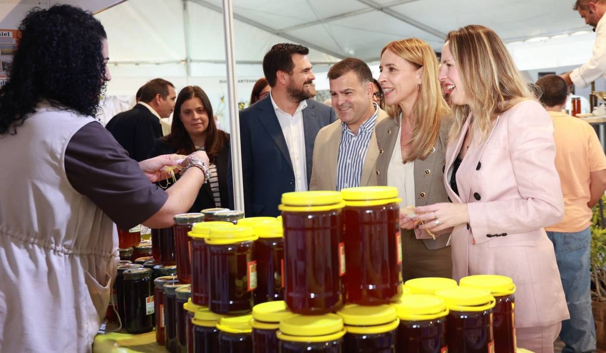 La Feria de la Apicultura de Prado del Rey reúne una treintena de estands - La Feria de la Apicultura de Prado del Rey reúne una treintena de estands