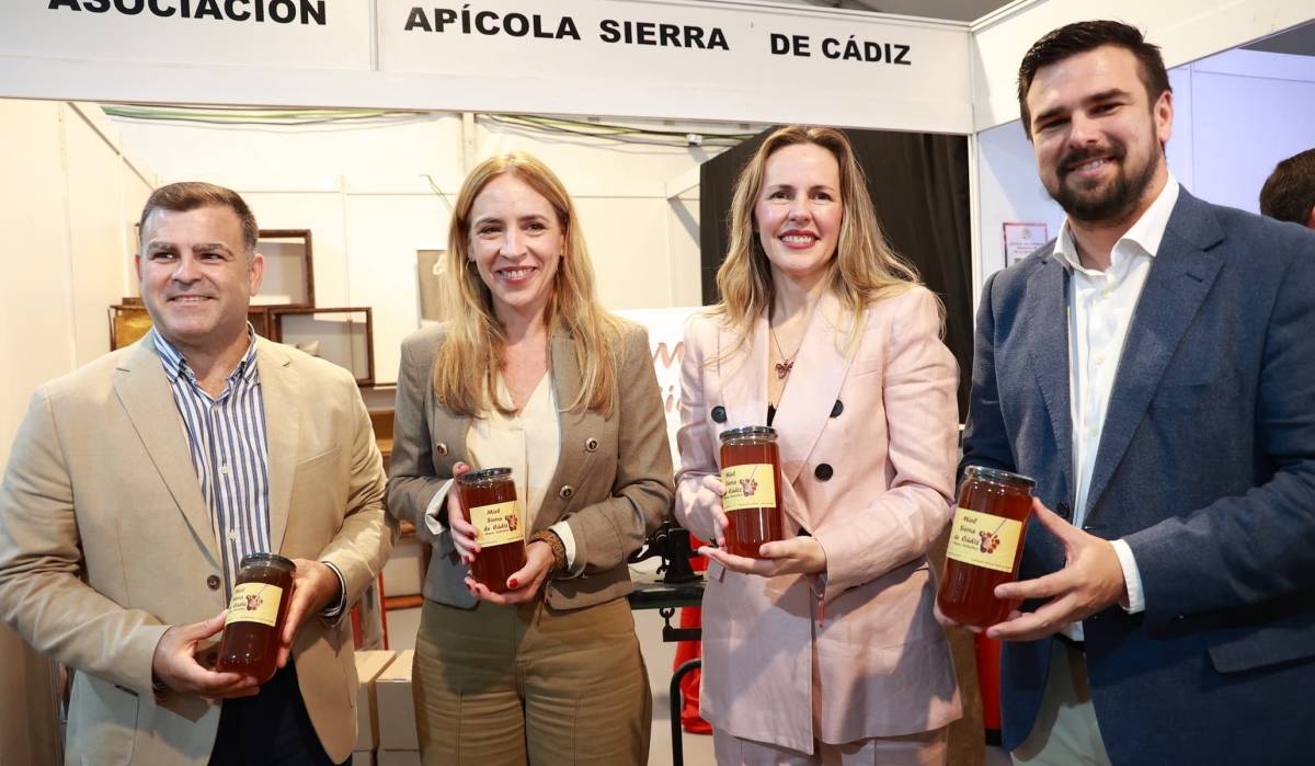 La Feria de la Apicultura de Prado del Rey reúne una treintena de estands - La Feria de la Apicultura de Prado del Rey reúne una treintena de estands
