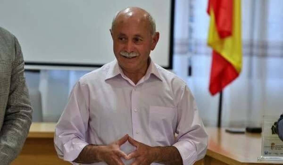Quería acabar la legislatura, pero dimite: el alcalde de Arroyomolinos de León deja el cargo por 