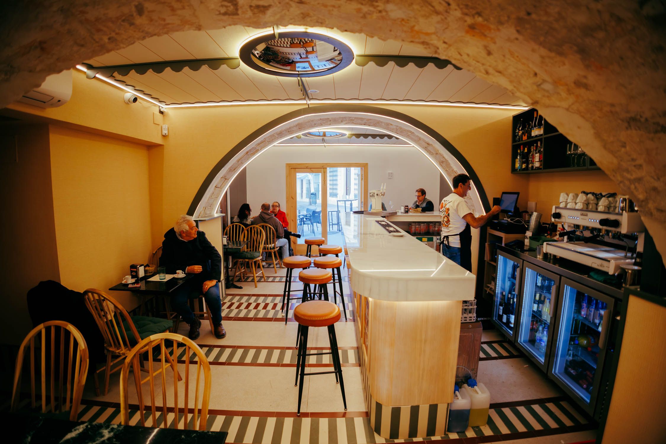Marchando una de novedades hosteleras en la 'zona cero' de las Zambombas (de Jerez)